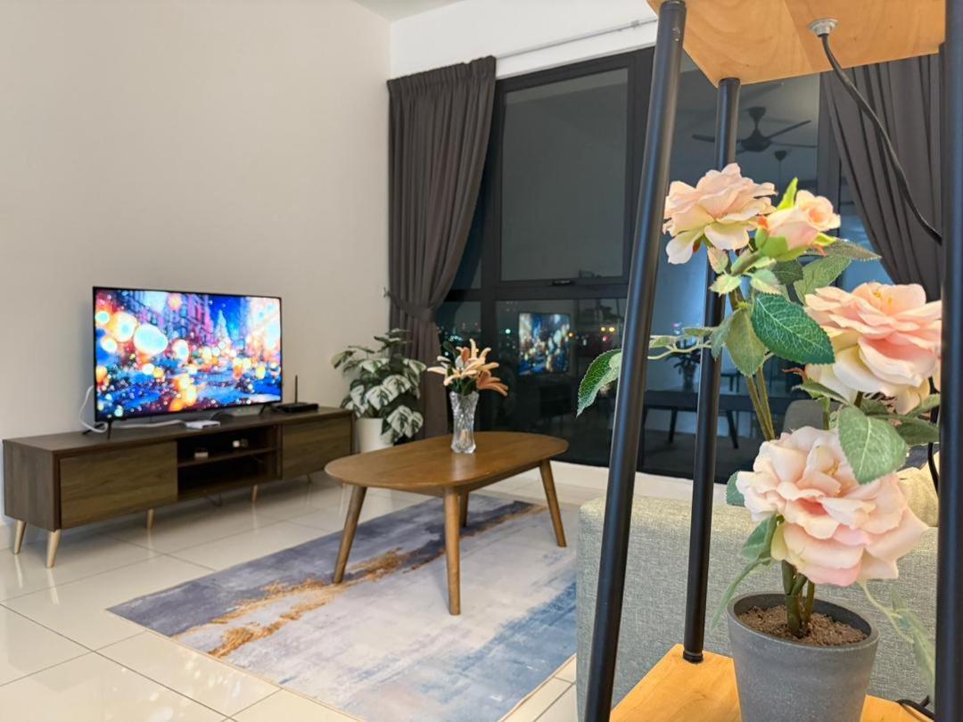 Mid-valley Southkey Mosiac 2 Bedroom *